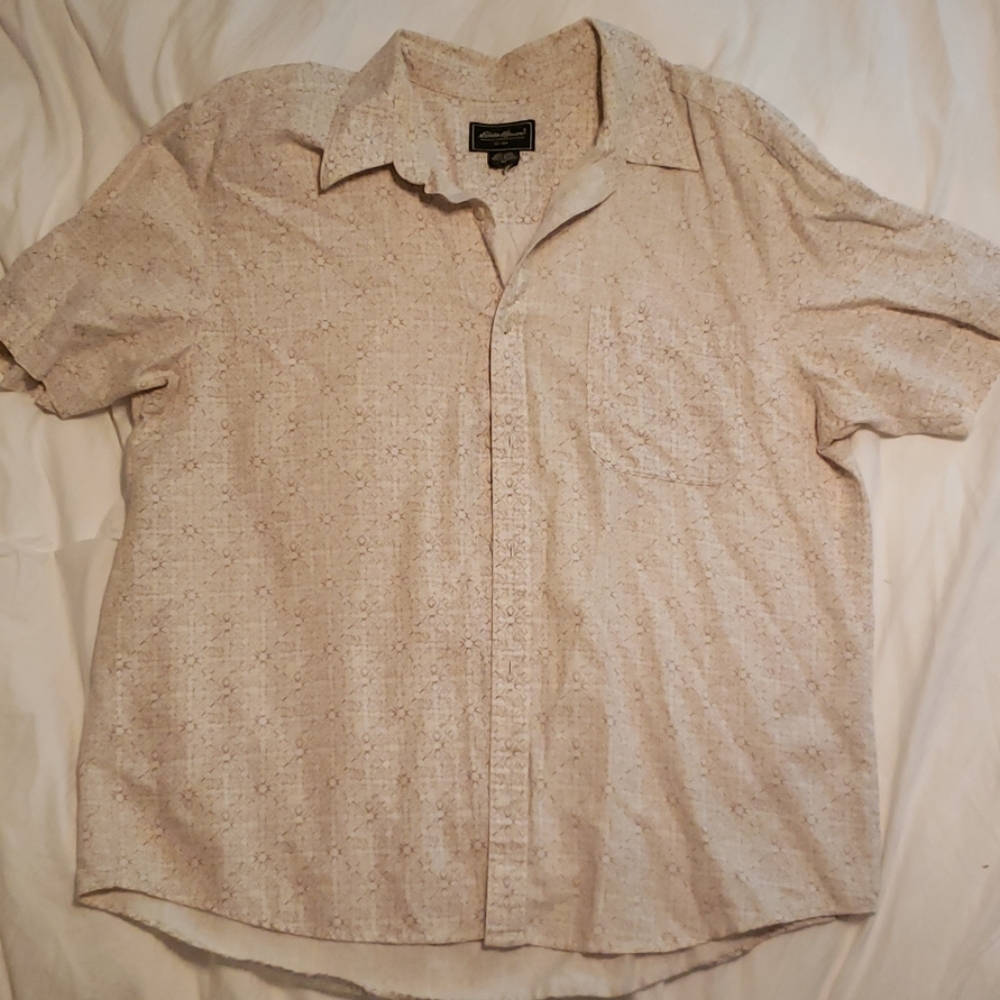 Men's button up short sleeved shirt